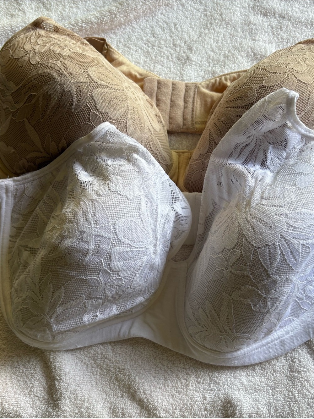 Lot of 2 Bali “Breathe” Bras White and Beige sz Large EUC